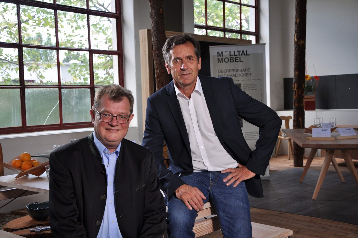 🪵In unserer Serie „𝘊𝘩𝘢𝘮𝘱𝘴 𝘣𝘦𝘩𝘪𝘯𝘥 𝘤𝘩𝘢𝘮𝘱𝘐4.0𝘯𝘴“ stellen wir die Partner:innen des Use Cases "Rückverfolgung vom fertigen Möbel zum gewachsenen Baum" vor -  𝗠ö𝗹𝗹𝘁𝗮𝗹 &amp; 𝗠ö𝗯𝗲𝗹. 
Lies hier mehr: ow.ly/5zIi50OwLr2