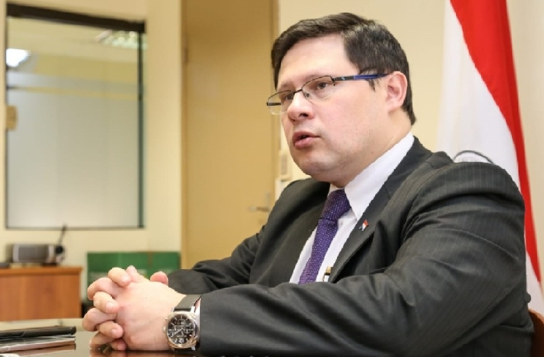 El viceministro <a href="/OscarOrue/">Oscar Orué 🇵🇾</a>, manifestó que @Tributacionpy desea  dar lugar al sistema generalizado de la Facturación Electrónica. Tiene como meta llegar a más de 80.000 contribuyentes para fin de año, y así eliminar por completo el uso del papel.

➡️ lc.cx/BR6_j9