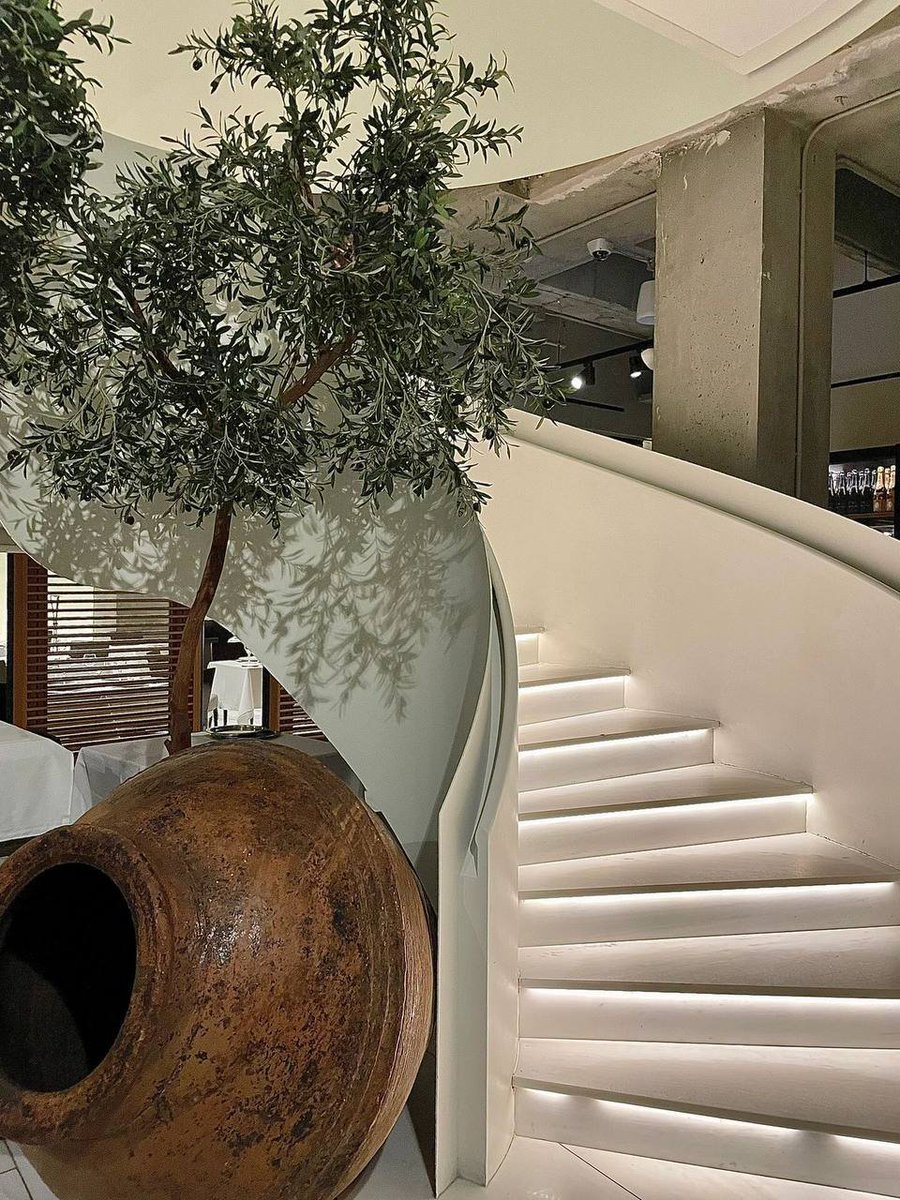 MeshooNon's tweet image. Today, I chose the fresh lobster for lunch. The lobster is fresh, so the meat is soft and delicious.🦐🦐