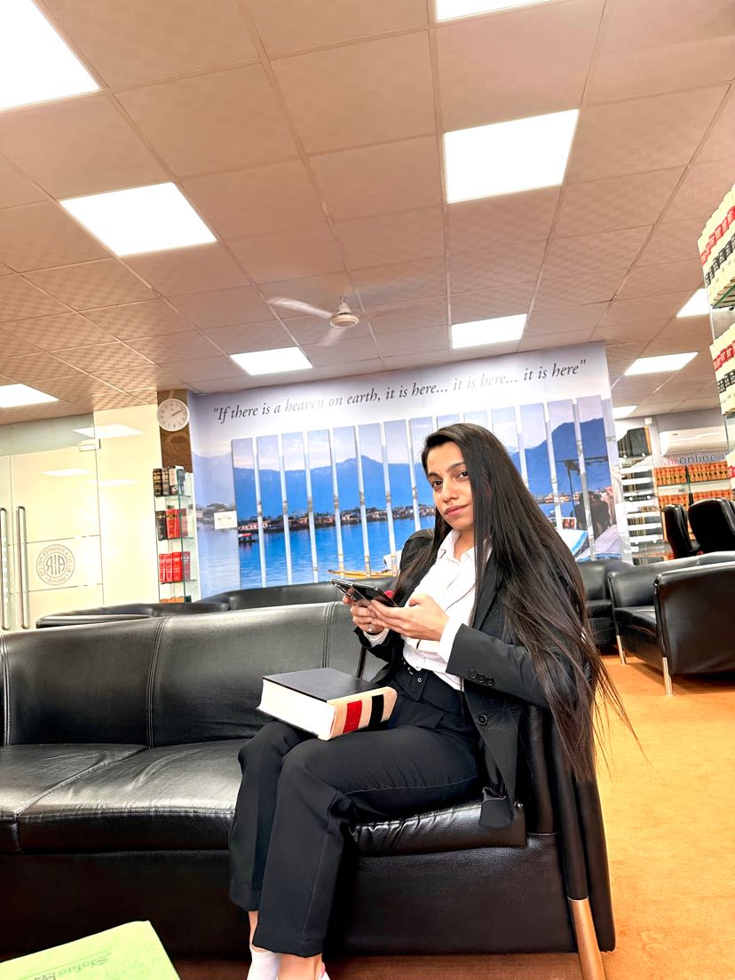 AnjaliBadan's tweet photo. It takes a lifespan to become an advocate, it's not something you do one day. You trek the success pyramid more as you gain knowledge. 

#law #lawtwitter #legislature  #constitutionallaw #attorney #advocate #advocacy https://t.co/EAI8bocKtW