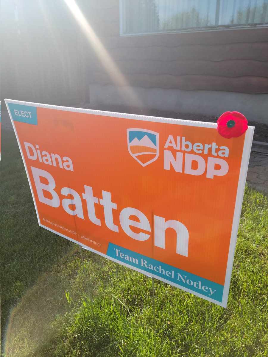 DianaBatten_'s tweet photo. "Did you notice my sign?" 
- Dale, veteran, and conservative supporter for >50yrs

We sure did! 

Albertans are tired of the disrespect &amp; poor decisions of the UCP govt.

Time for #ABetterFuture 
Vote today!! 🗳 https://t.co/lW3HGsEhXb