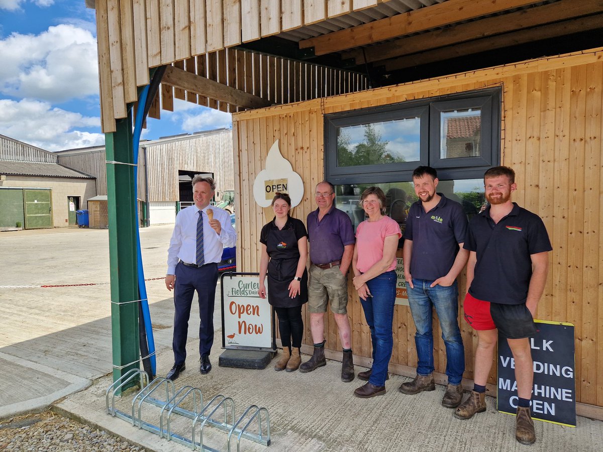 No better way to enjoy this weather than with an ice cream 🍦

At Curlew Fields Dairies in Hessay, I saw how the farm has diversified by opening an ice cream shop &amp; cafe as well as selling milk &amp; milkshakes via vending machine. 🥛

Great ways to keep local farming sustainable! 🐄