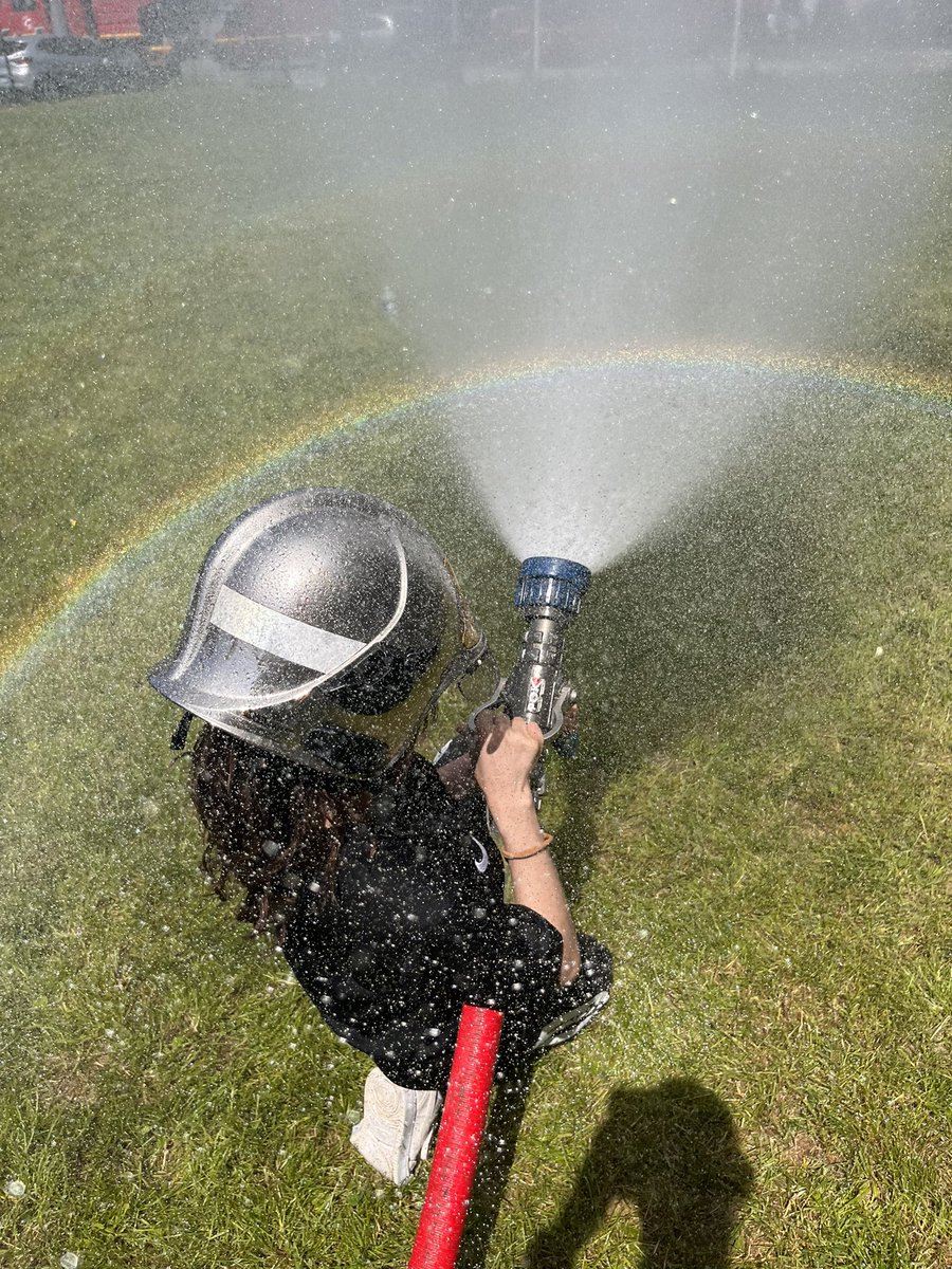 SDIS51's tweet photo. 👨‍🚒👩‍🚒 Cet après-midi, le centre d’incendie et de secours de Châlons-en-Champagne a reçu les cadets de la sécurité du Collège Saint-Etienne pour réaliser diverses activités physiques et sportives. https://t.co/R2J7ob78m9