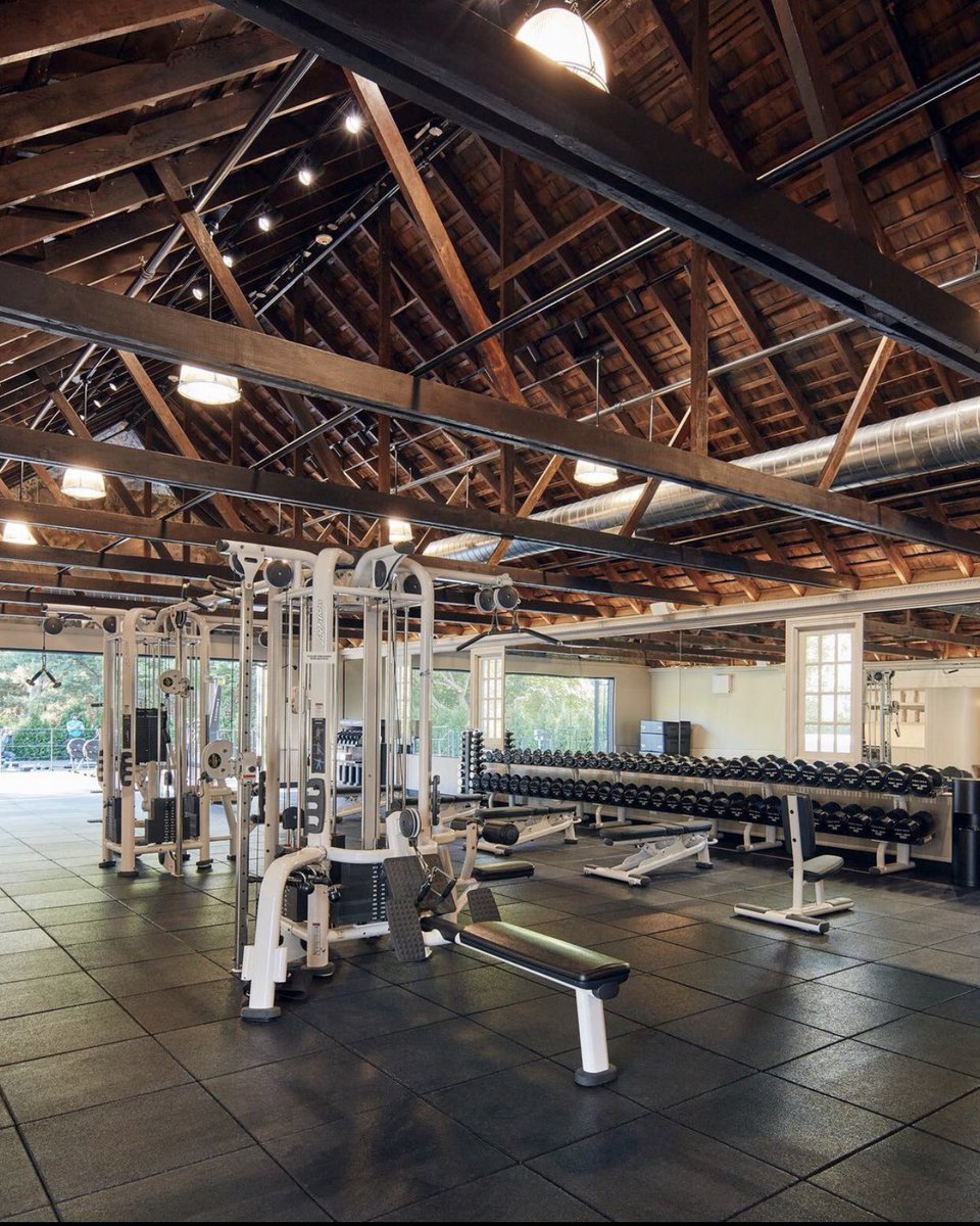 Real Estate Showcase tweet media