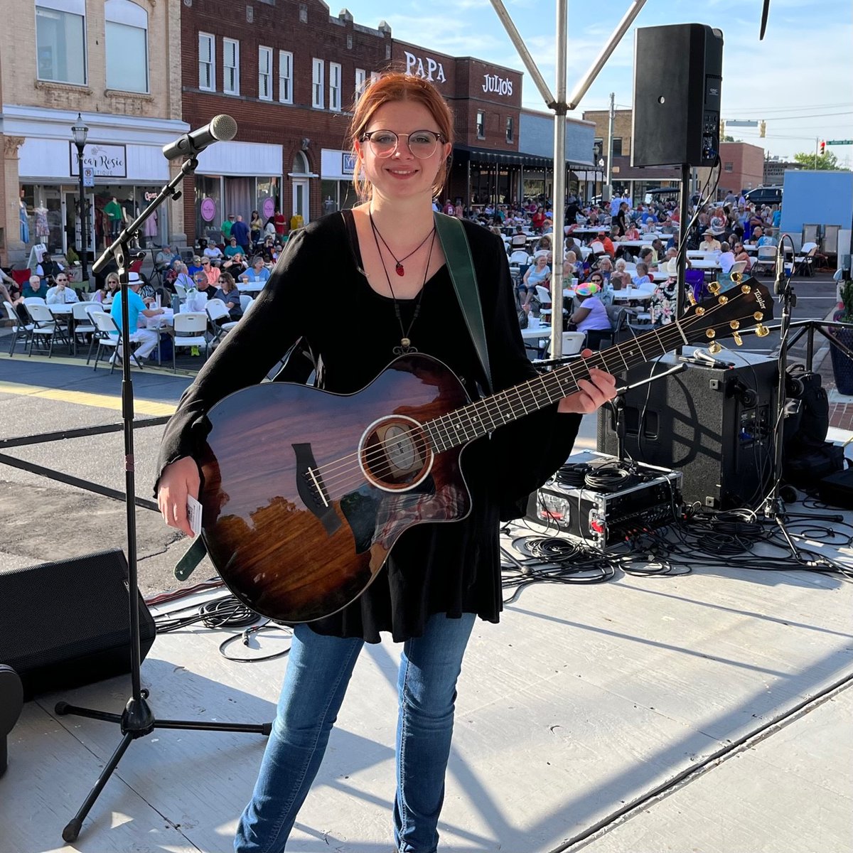 AmiciEasley's tweet photo. JOIN US TONIGHT @ 7PM FOR A LIVE PERFORMANCE FROM ELLIE RODGERS! 🤩
We can't WAIT to see you there! 🎶
#Amici #AmiciEasley #EasleyDoesIt #livemusic #AmiciLIVE #music #LIVE #local https://t.co/ZaGJs9twDG