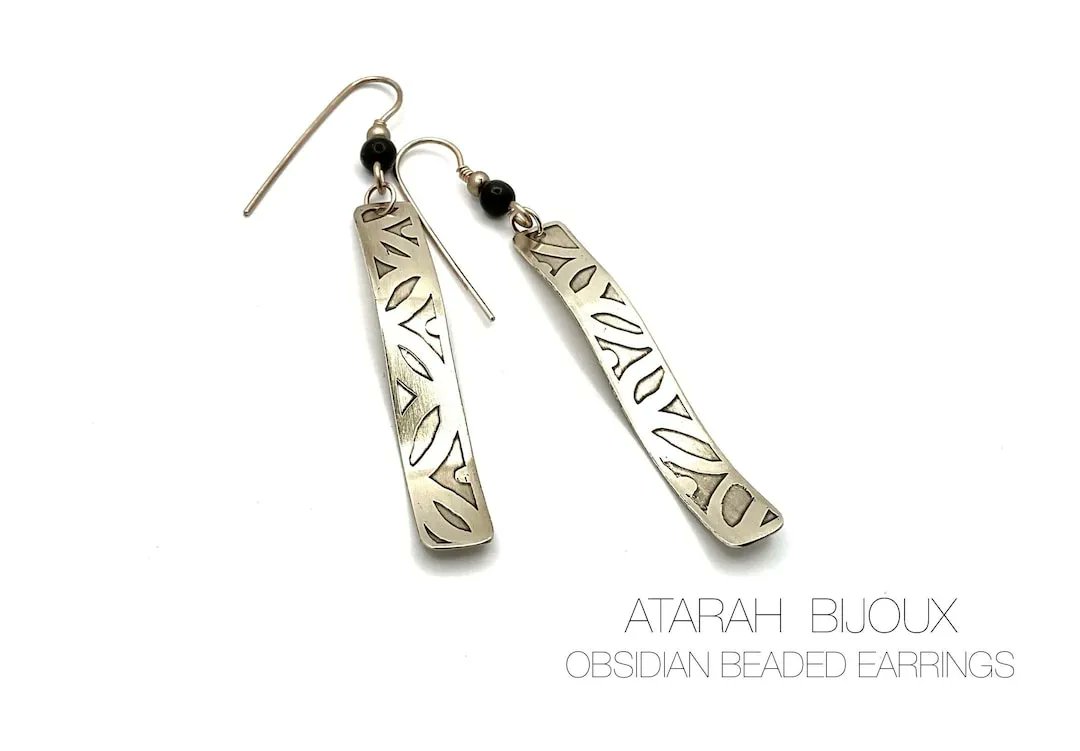 Contemporary Design Brass Earrings paired with Obsidian Beads
#JewelryTrends #DangleEarrings #EthnicJewelry #Accessories #UKSmallBusiness #BohoChicJewelry #Etsy #AtarahBijoux buff.ly/3JdVMlg