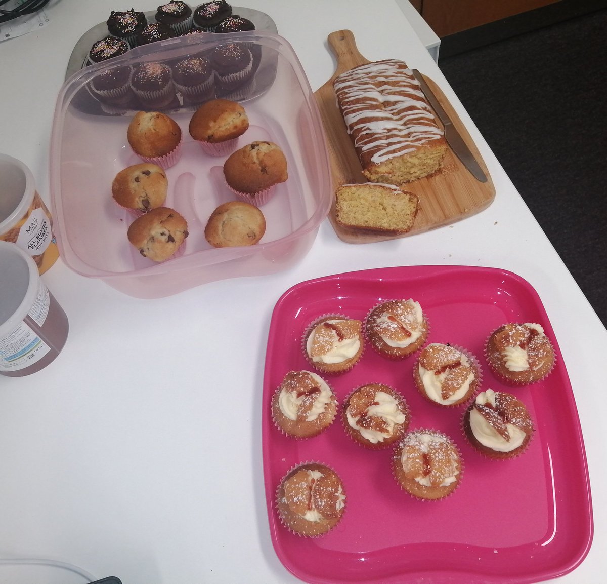 Enjoying the scrumptious cakes and muffins today from my talented colleagues, spoilt for choice 👌#mesothelioma #muffinsformeso <a href="/ALPAsbestos/">Asbestos Law</a> <a href="/Mesouk/">Mesothelioma UK</a>