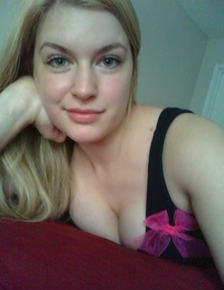 Lonely and bore 😢
Who’s gonna make my day …..