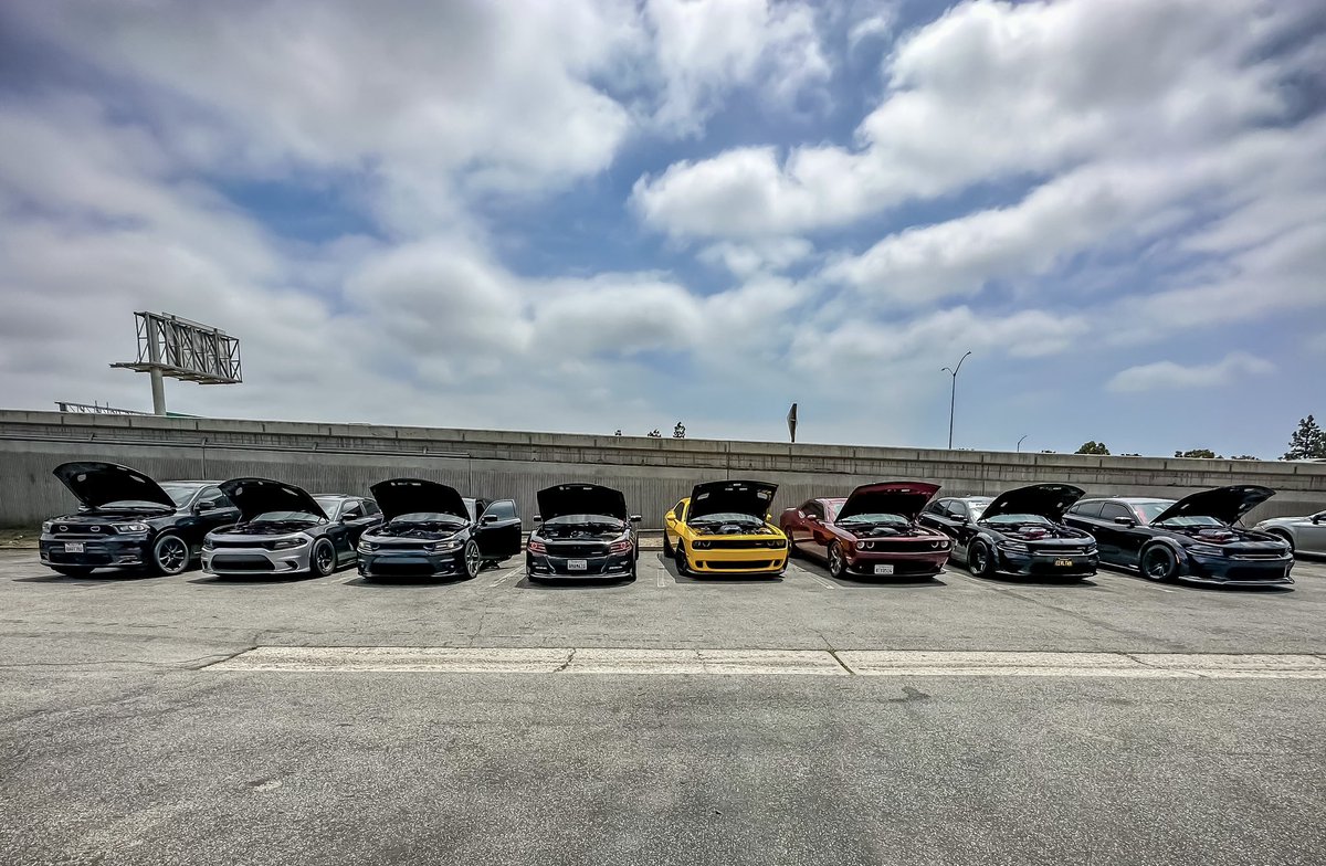 Mopars_of_cali's tweet photo. #teamthursday surround yourself around likeminded people and life gets that much better!!! #moclife https://t.co/Hh5RsBSa19