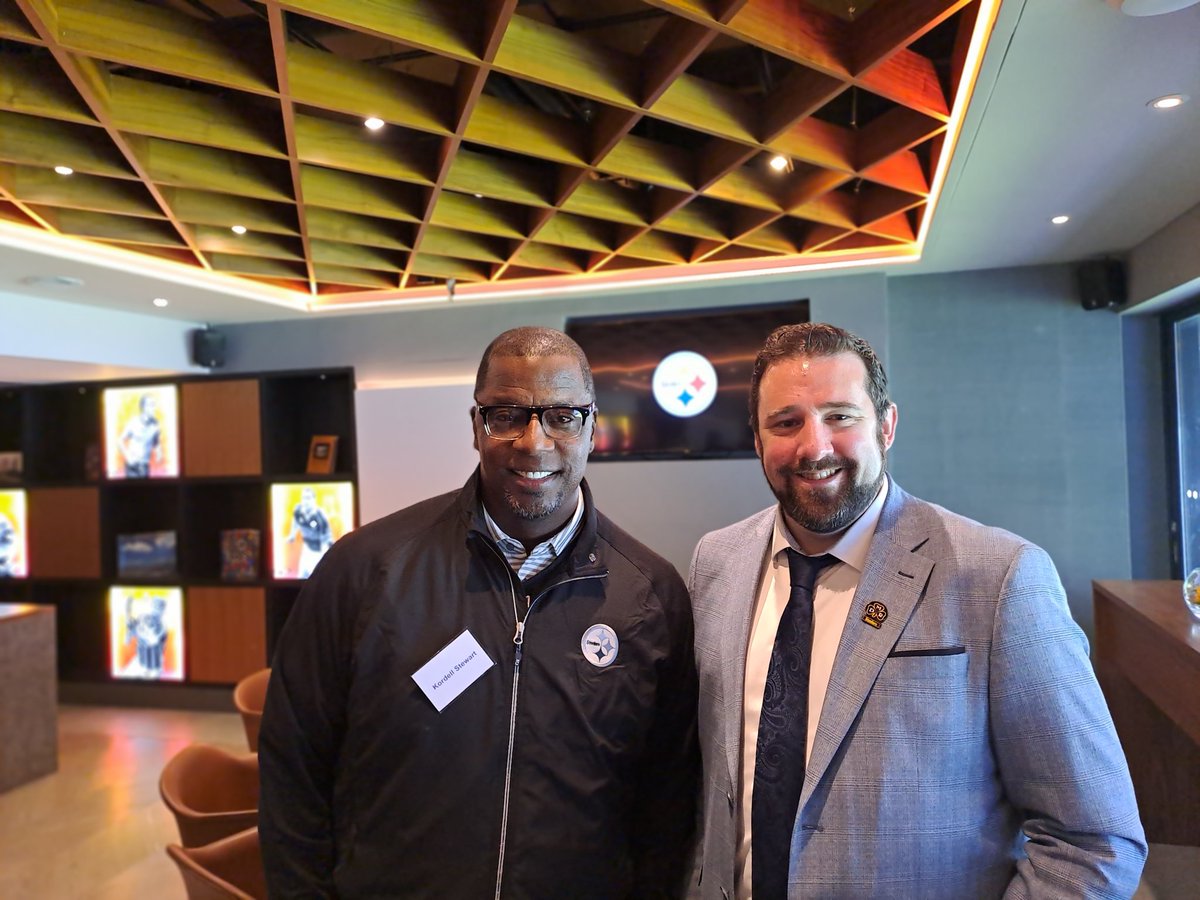 Aidan Maguire (@AidanMaguireAFI) on Twitter photo 2023-05-25 15:10:02 Always a goog day when you meet @steelers legend, especially when its a QB. @KSlash10 is an absolute gentleman.
@a_f_ireland @NFL
@SteelersIreland @dlolley_pgh @WesleyUhler @Teresa_Varley @CrokePark Always a goog day when you meet @steelers legend, especially when its a QB. @KSlash10 is an absolute gentleman.
@a_f_ireland @NFL
@SteelersIreland @dlolley_pgh @WesleyUhler @Teresa_Varley @CrokePark