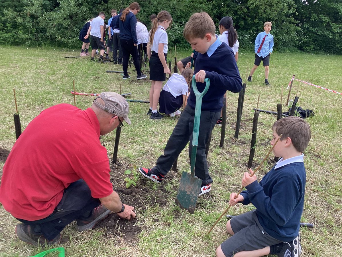 ctkrcps's tweet photo. Year 5 out on the school grounds with @royal_forestry #teachingtrees #LaudatoSi https://t.co/x5sqVUkWq1
