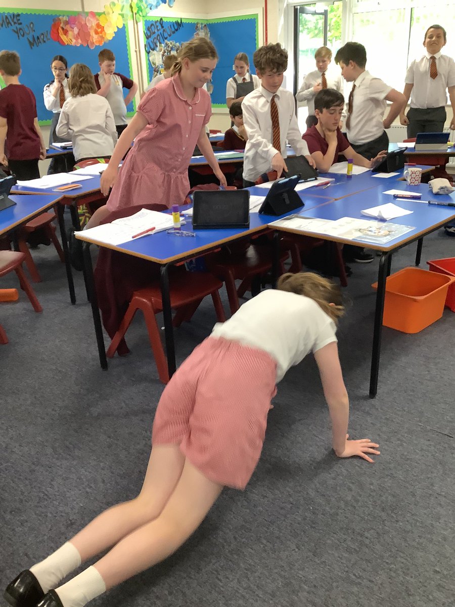 PDA_Y6's tweet image. More investigations today in science 🥼🧑‍🔬We independently conducted and recorded an investigation into the effect different exercise types have on our heart rate. #pdascience