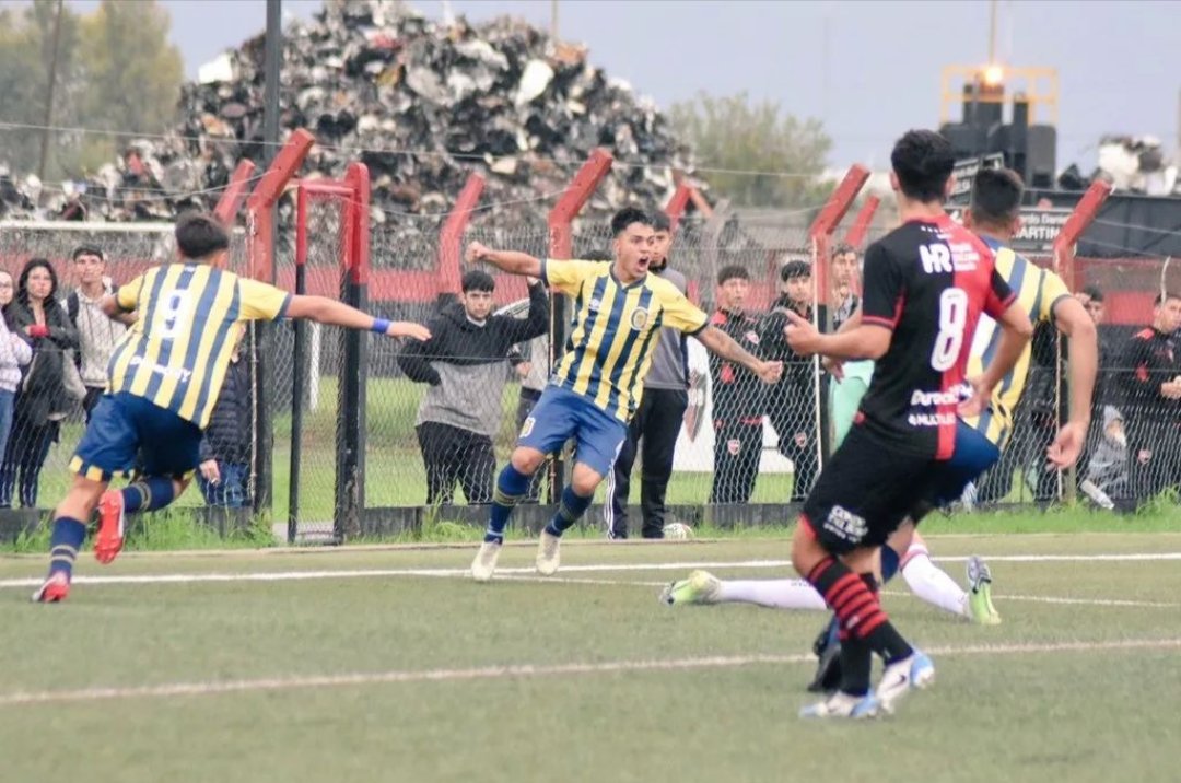 MundoCentralOf's tweet image. ⚠️⛈️ ¡JORNADA SUSPENDIDA!

Debido a la tormenta eléctrica en la ciudad de Rosario, se SUSPENDIÓ la jornada de Clásicos de la fecha 10 del Torneo de #JuvenilesLPF.

➡️ Hasta que se suspendió, los resultados fueron 1-1 en #4ta, 1-0 en #7ma y 1-0 en #8va (suspendido a los 12'PT)