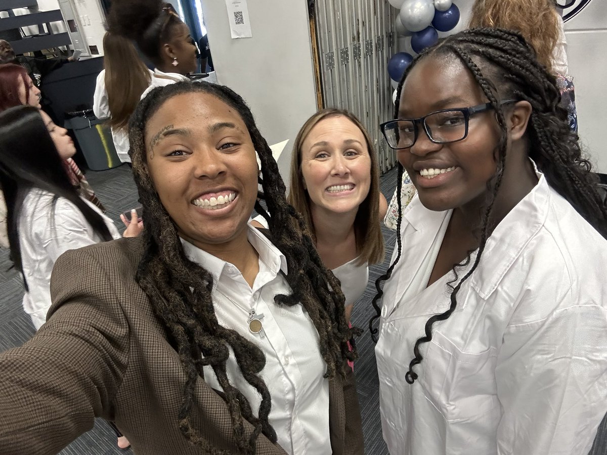 whit_hand15's tweet image. 2023 White Coat Ceremony! #KnowMoore #HealthScienceAcademy
@mooremustangs @MCMooreHOSA @kmyers215 @TraciMorrisHunt