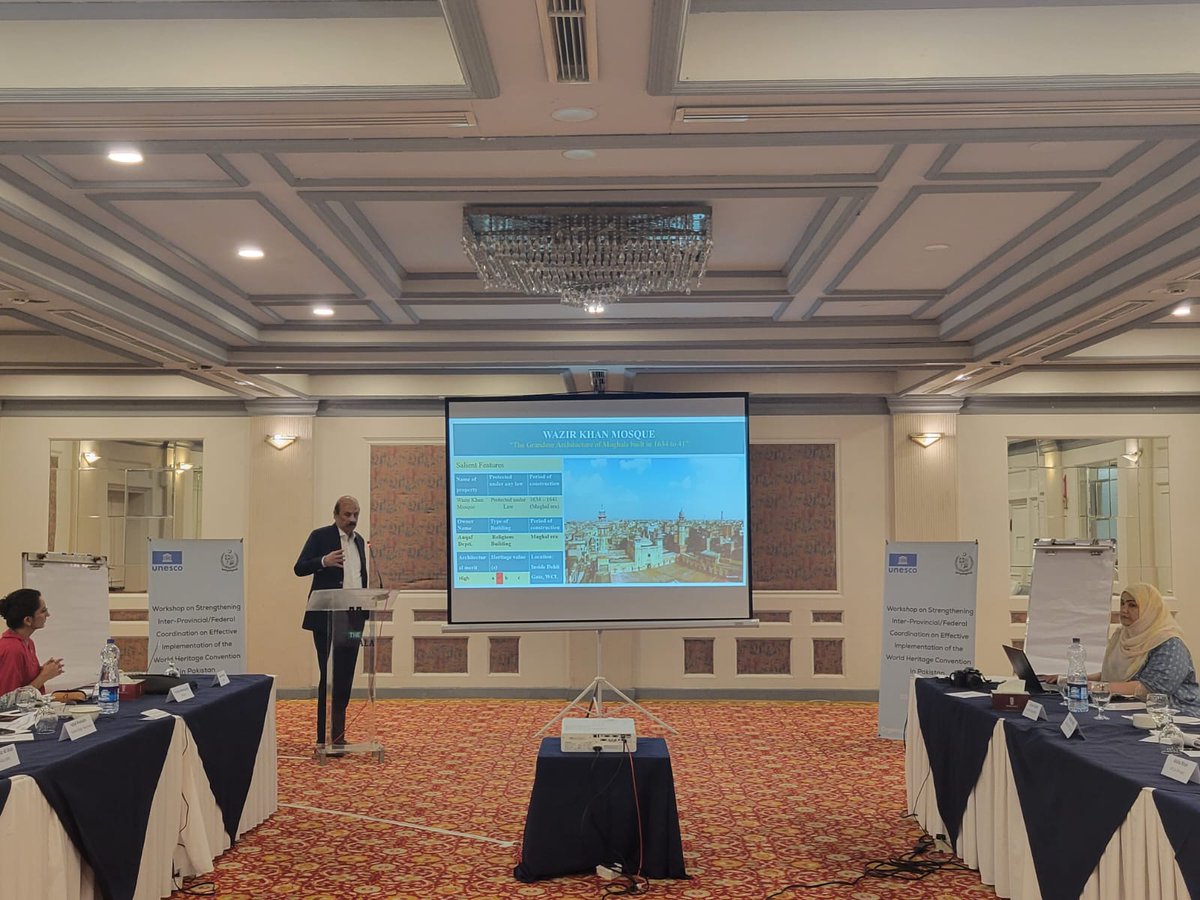 WCLAuthority's tweet photo. Wazir Khan Mosque #Nomination Presentation by Director General #WCLA in #UNESCO Workshop https://t.co/42niIfIO2A