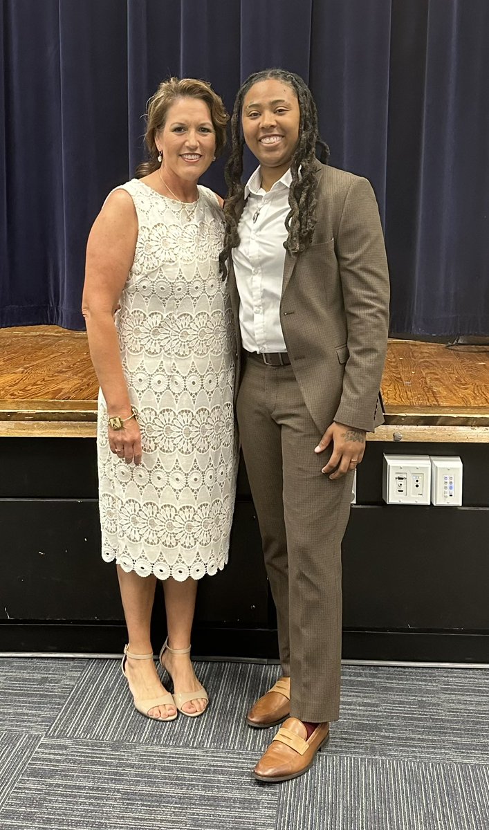 whit_hand15's tweet image. 2023 White Coat Ceremony! #KnowMoore #HealthScienceAcademy
@mooremustangs @MCMooreHOSA @kmyers215 @TraciMorrisHunt