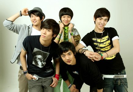 godamnkyn's tweet photo. thanks for everything my family, I'm really proud each of you 🤍 I'm getting more attached to you guys as the years go by and glad you're in my life!
love you all of you 🤍
#15YearsWithSHINee #SHINee_15th_525 #SHINee_15th_Debut_Anniversary https://t.co/Jlj2RAbQfV