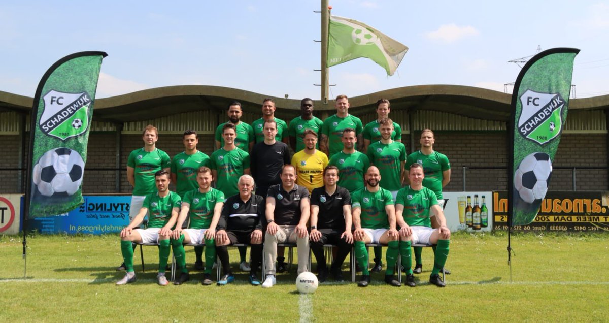 Teamfoto 3e en 1e elftal