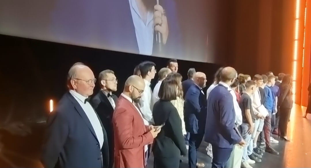 Félicitations aux CEJ de l' @AMIE_Boulonnais  qui ont remporté,  le Clap d'argent de la catégorie 'Métiers du patrimoine' pour leur film 'De fils en aiguilles' tourné au sein de la société Alprech Filets et qui rend hommage au métier de ramendeur. #JFLMQMP #parcoursmetiers