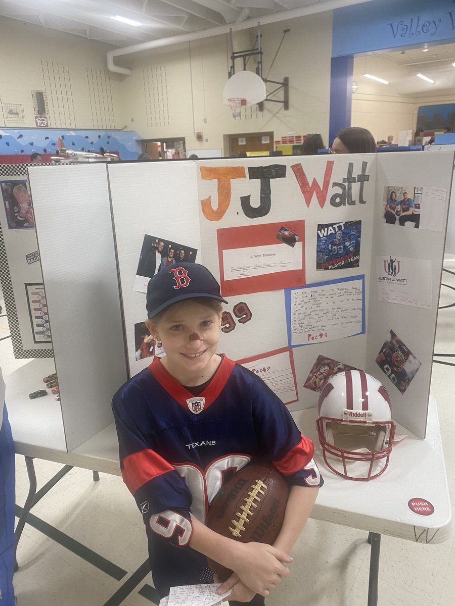 cchampeau1's tweet photo. My daughter chose @JJWatt for her influential Wisconsinite today.  Proud dad moment that both girls chose such a great individual for their projects 5 years apart. Ignore the hat we didn’t have anything  for her head 😀 (child not harmed for nose bandaid) https://t.co/kOENOKhPWw