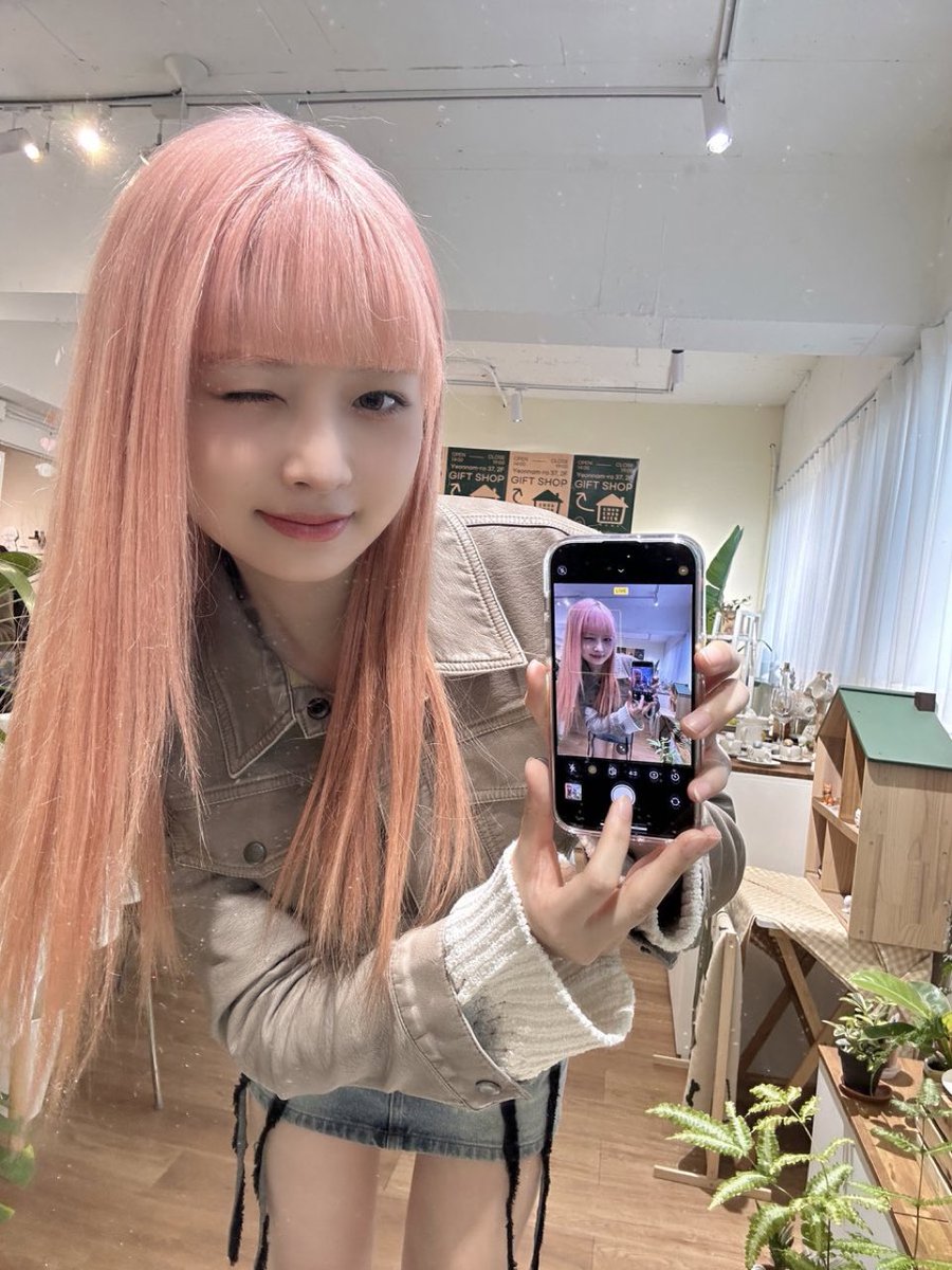 Joining the selca bandwagon, just want to inform my Dive that the second episode of ‘Follow Rei’ is finally up. Make sure to check it out and please wait for my other journey! 🌷🪞