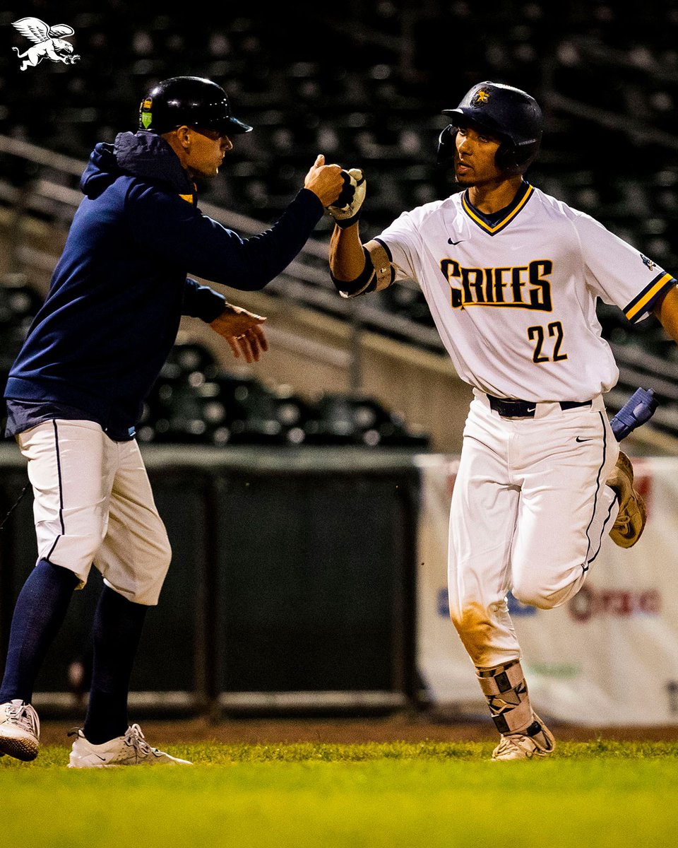 GriffsBaseball's tweet photo. Big time pop.

Jackson Strong's 13 home runs are the most for a Canisius hitter since Sean Jamieson had 13 home runs during the 2011 campaign.

#Griffs 

📸: @djkufo https://t.co/wlP08DJsee