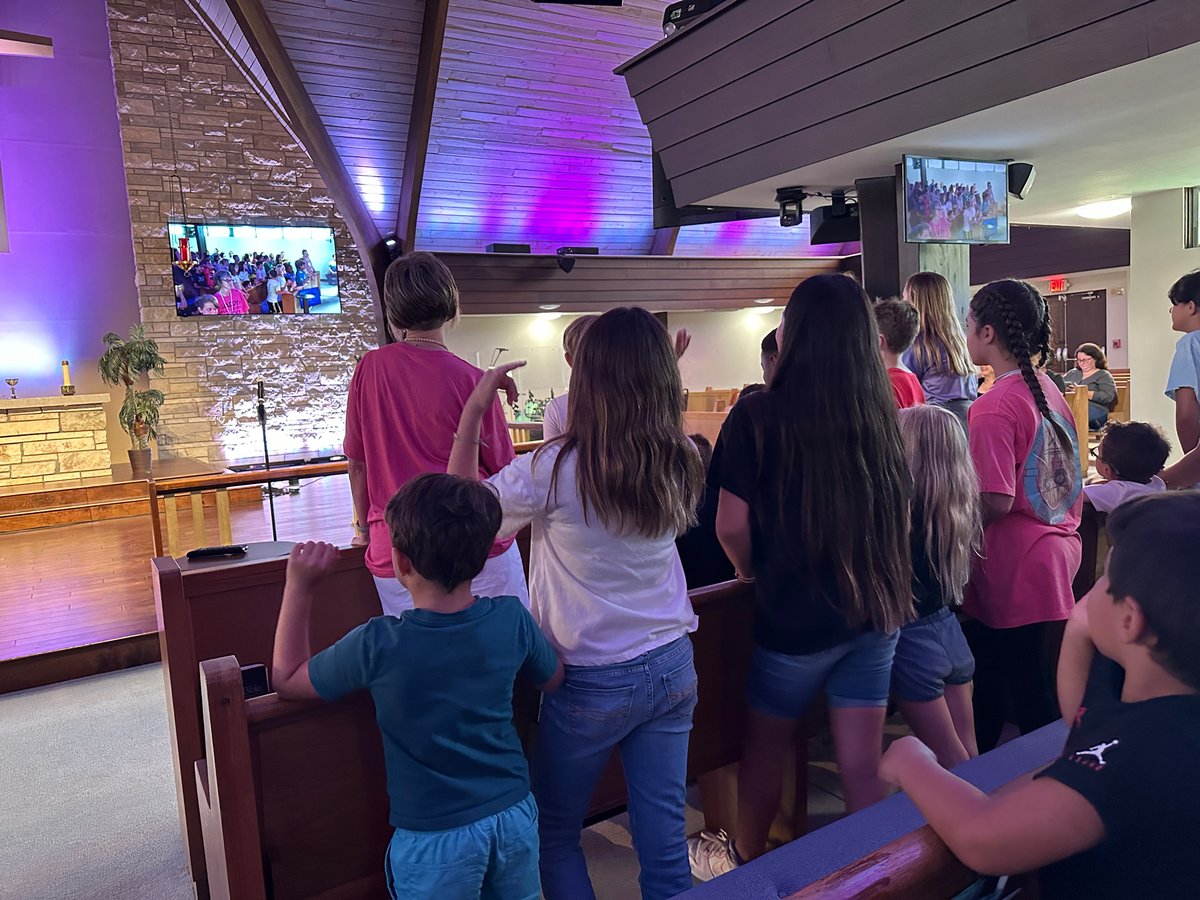 OurSaviorFLsch's tweet photo. Chapel at #osls
All classes picked a song to sing along!
Mrs. Morris commissioned us to Go Live Love! #golivelove #celebratethelittlethings
#toGodbetheglory #livelove #chapelbuddies #chapel #jesuslovesme #iamachildofGod
#lookingforward #myfriendJesus https://t.co/tiAfIZPpna