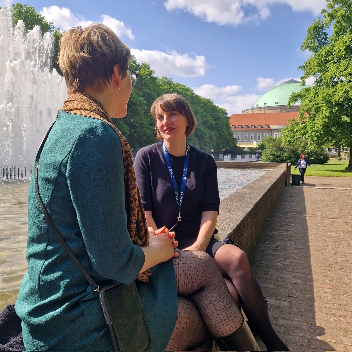 Den 3. Tag der #111BiblioCon ausklingen lassen: Beim Gespräch im Freien oder auf der Kongressparty am Abend, wir wünschen allen viel Freude und ene gute Zeit und hoffen auf möglichst viele Gesichter am morgigen und letzten Tag der BiblioCon in Hannover.