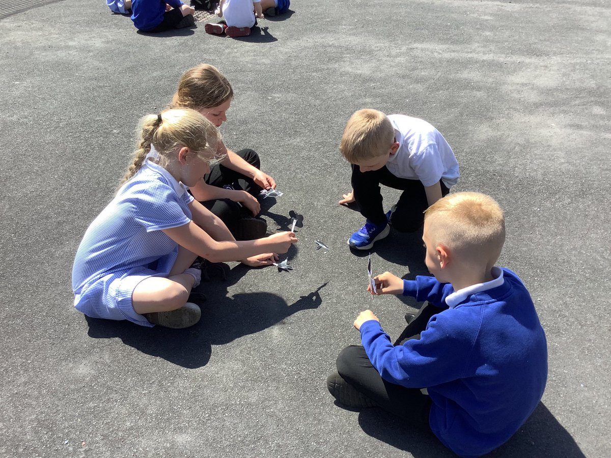 RPS_Adders's tweet photo. We loved being in the sunshine today creating our own shadow puppet shows in groups. We have been learning all about how time of day affects the position and length of the shadow. @Riverside_Pri #riversidesciencesquad https://t.co/0r0Rq1lcwe