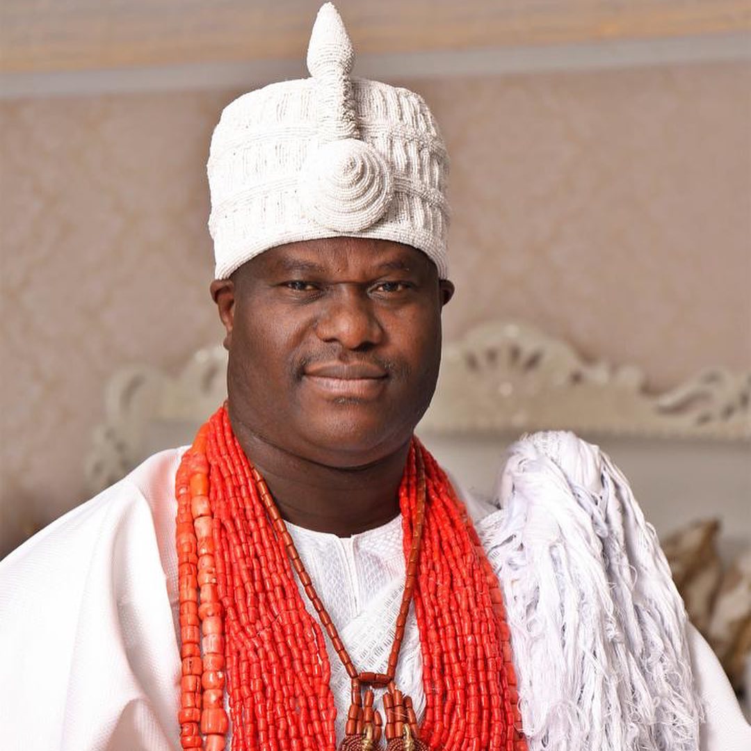 alvan_opara's tweet photo. Dude is very civilised an uncommon nationalist,on a good day we'll storm your palace dethrone you and make you the president of this country!
Triple respect ooni for all!!! https://t.co/TZTALryIw3