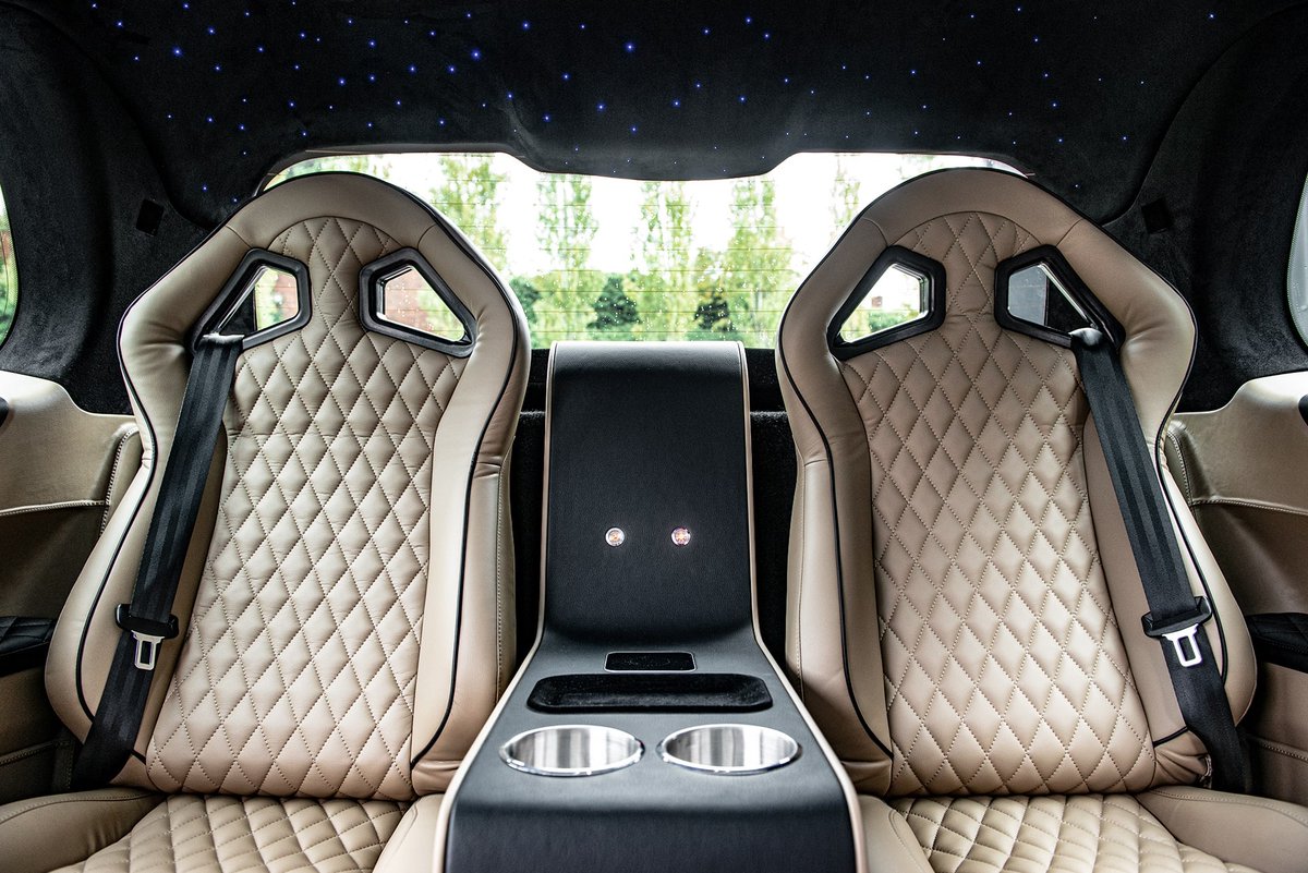 ProjectKahn's tweet image. For Sale:
Price: £120,000
20221 LEVC TX5 Taxi by Project Kahn
Mileage: 199
Colour: Good Old English Green

Extras:
VIP Vented Front Grill
Quilted Leather Seating
Alcantara Central Divider

Huge Specification
(Over £80,000 of extras)

#ProjectKahn
#KahnDesign
#LEVC
#LEVCTX
#TX5