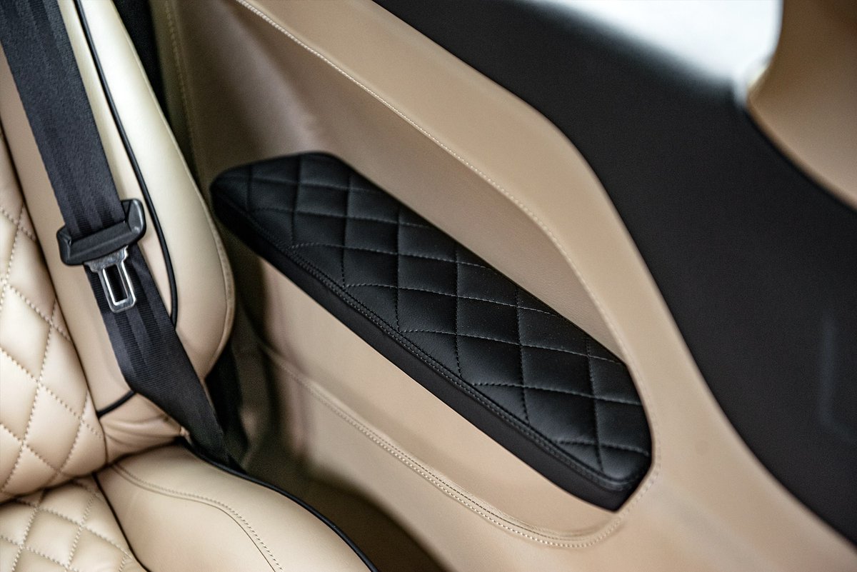 ProjectKahn's tweet image. For Sale:
Price: £120,000
20221 LEVC TX5 Taxi by Project Kahn
Mileage: 199
Colour: Good Old English Green

Extras:
VIP Vented Front Grill
Quilted Leather Seating
Alcantara Central Divider

Huge Specification
(Over £80,000 of extras)

#ProjectKahn
#KahnDesign
#LEVC
#LEVCTX
#TX5