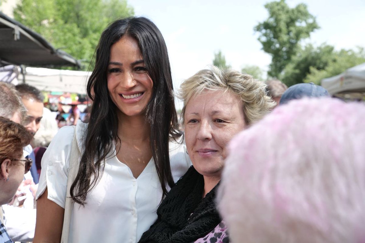 🍊 Los mercadillos son seña de identidad de los barrios 

💪 Y estos cuatro años los hemos apoyado para mejorarlos, protegiéndolos también durante la pandemia

👉 <a href="/begonavillacis/">Begoña Villacís</a> visita el mercadillo de la Ciudad de los Ángeles, reiterando nuestro compromiso