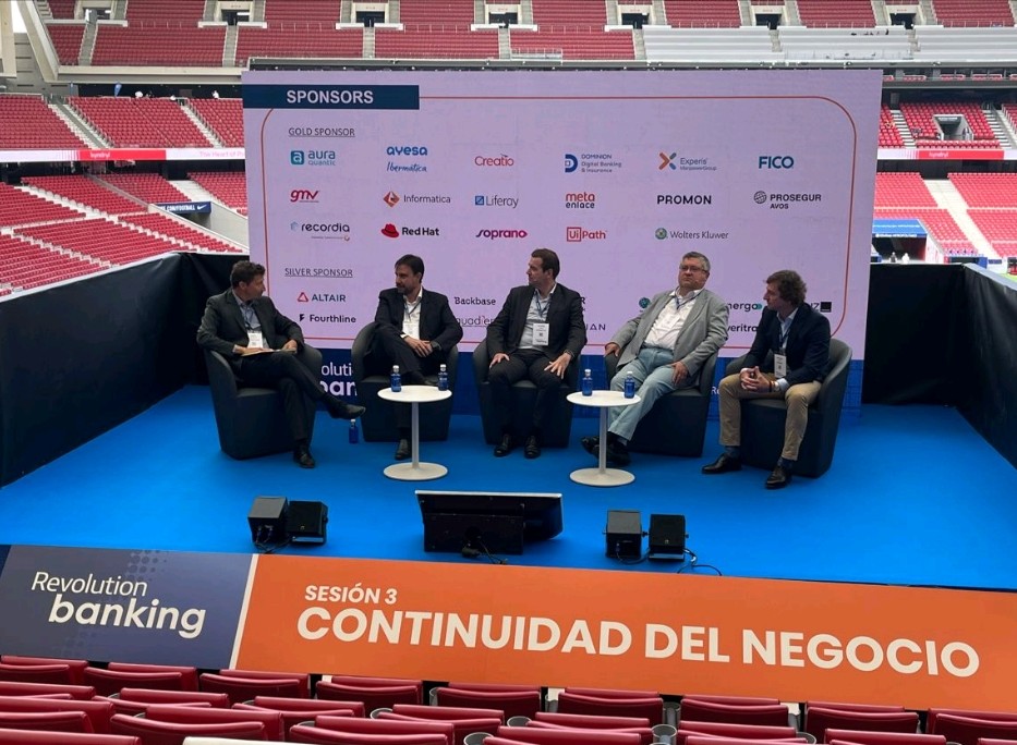 rafenu's tweet photo. ¿Quieres conocer los beneficios que la #IA trae a las entidades financieras para la prevención y lucha contra el #fraude? No te pierdas la ponencia de José Carlos Baquero de @infoGMV_es en #RevolutionBanking23.
Te esperamos en el stand de #GMV https://t.co/hIpoyxjUIx