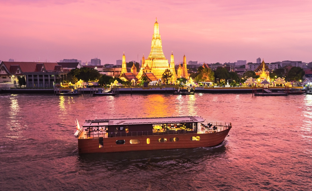 Asia_Talk's tweet photo. The brand new and luxurious Loy River Song is a beautifully crafted #barge that charts a route along the mighty Chao Phraya River from modern-day Bangkok to Siam’s ancient capital of #Ayutthaya.

https://t.co/2sZVDtFLcm https://t.co/JBYaFLmGk8