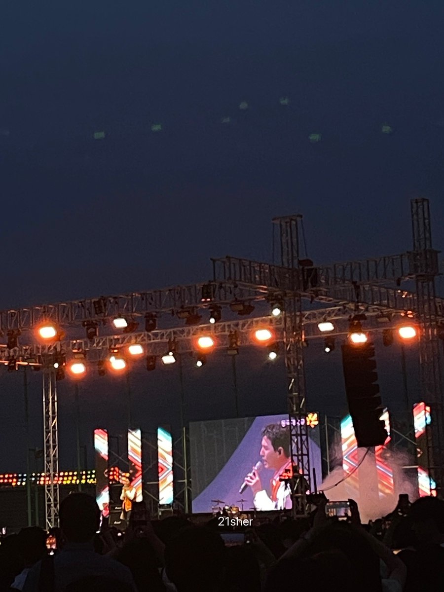 21sher_'s tweet image. I SAW YOUNG K WITH MY OWN EYES 🥹😭 first song: YEPPEOSSOOOO huhuhuhuhu love the crowd cheering him like crazy!!!!