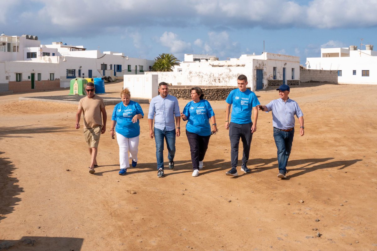 jacobo_medina's tweet photo. Muchas gracias a todos los gracioseros por el cariño que me demuestran siempre 😊

💙 Desde el Partido Popular tenemos un plan para La Graciosa y lo ejecutaremos a partir del 28 de Mayo cuando sea presidente del Cabildo.

💧El Agua
🛜 Internet
♻️ Punto Limpio
✅ Saneamiento https://t.co/nR6wvPVQFA