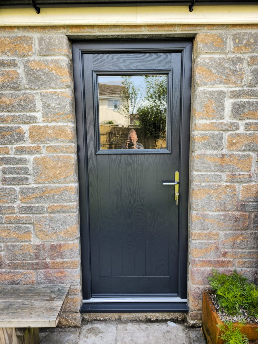 RealisticPVCu's tweet photo. ⭐️⭐️⭐️⭐️⭐️ this week after we  installed this Apeer composite door.

"Really happy with my new back door, the design, fixtures and no fuss manner in which it was ordered and fitted.  I am a returning customer and have recommended Realistic to a work colleague already." https://t.co/OhuII5k9yh