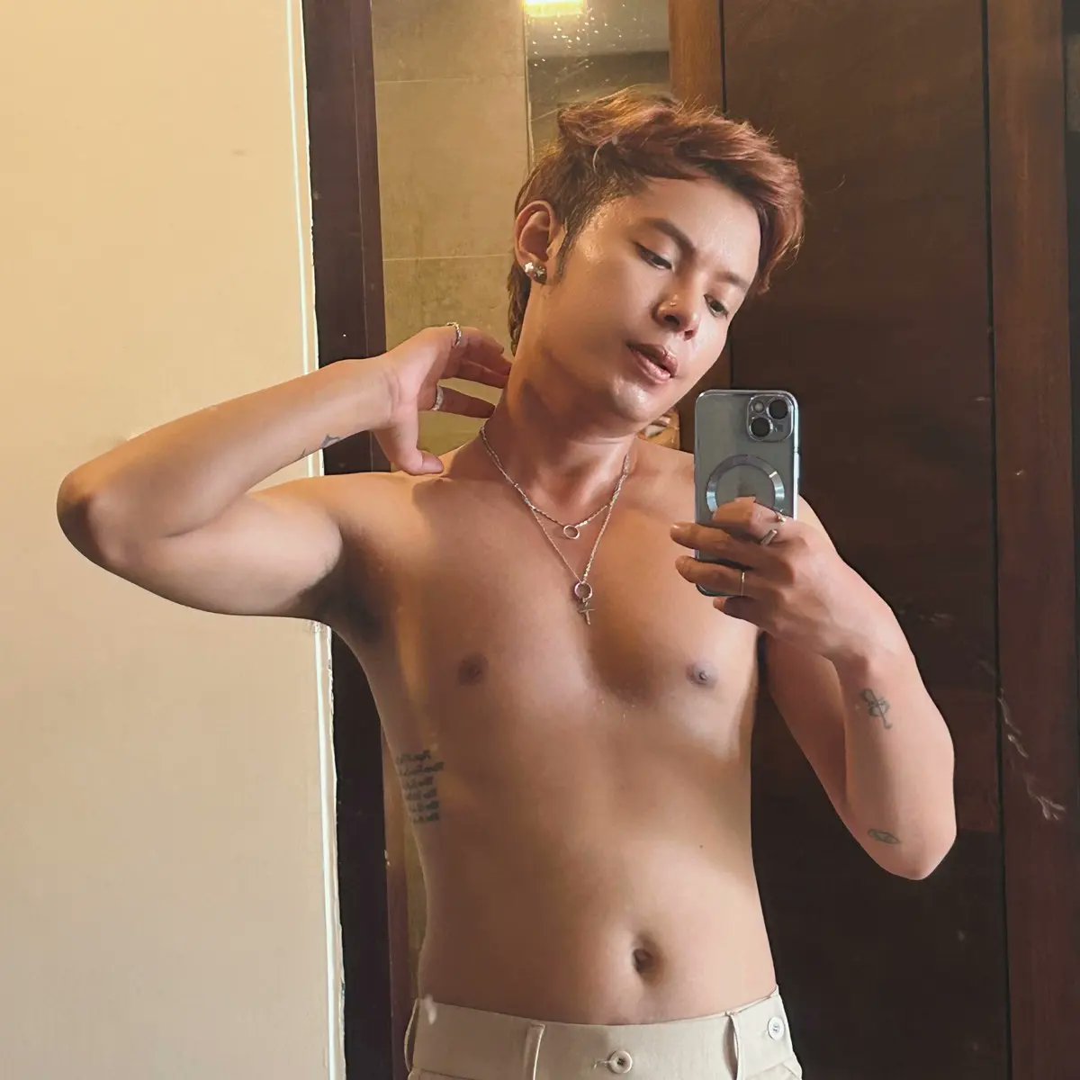 htelpel's tweet photo. Good night
မိုးနဲနဲ အေးတယ် 
Take care 🤎 https://t.co/qRm4ehQhYr