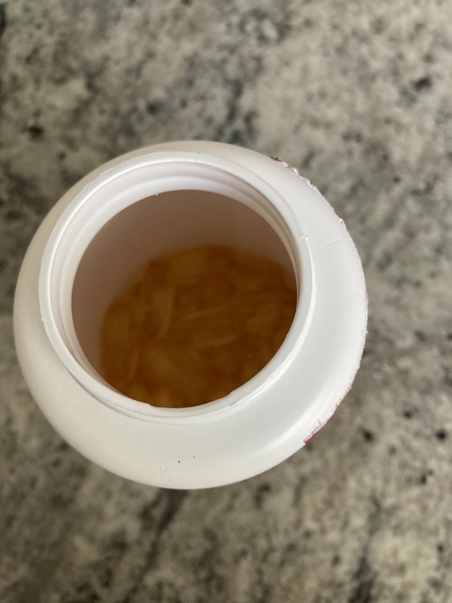nonwatcyn's tweet image. Just opened new ‘tub’ - lots of wasted space &amp;amp; wasted plastic ⁦@ProcterGamble⁩ #SevenSeas #codliveroil 🙄
