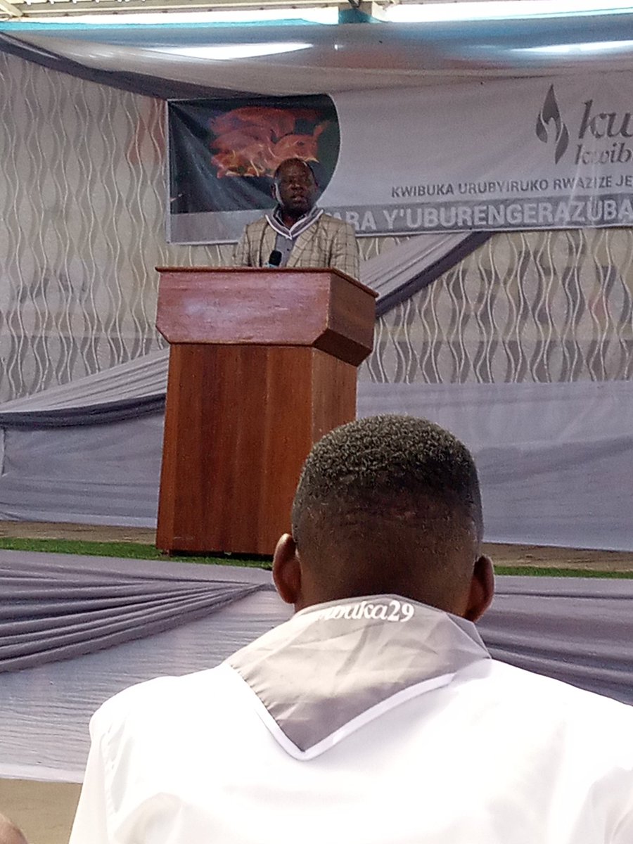 YegoRutsiro's tweet photo. Umushyitsi mukuru akaba n'Umusenateri Hon.@FNsengaa ari gutanga ubutumwa ku Rubyiruko rwitabiriye #Kwibuka29 Urubyiruko rwazize Jenoside yakorewe Abatutsi mu 1994 @RutsiroDistrict #Kinunu @MiniYouthRwanda @RwandaYouth https://t.co/3xZ6vecoIM
