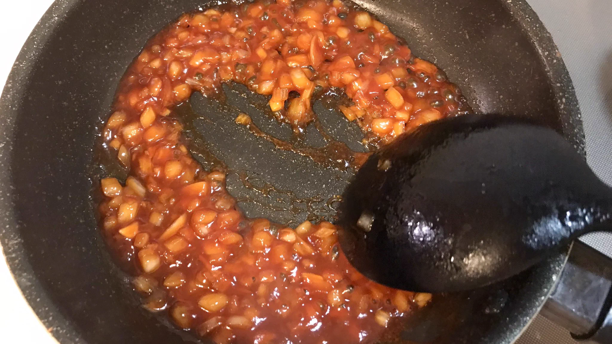これは美味しいはず！モッツァレラチーズを包んでオリーブオイルでカリッと焼く鶏つくね‼