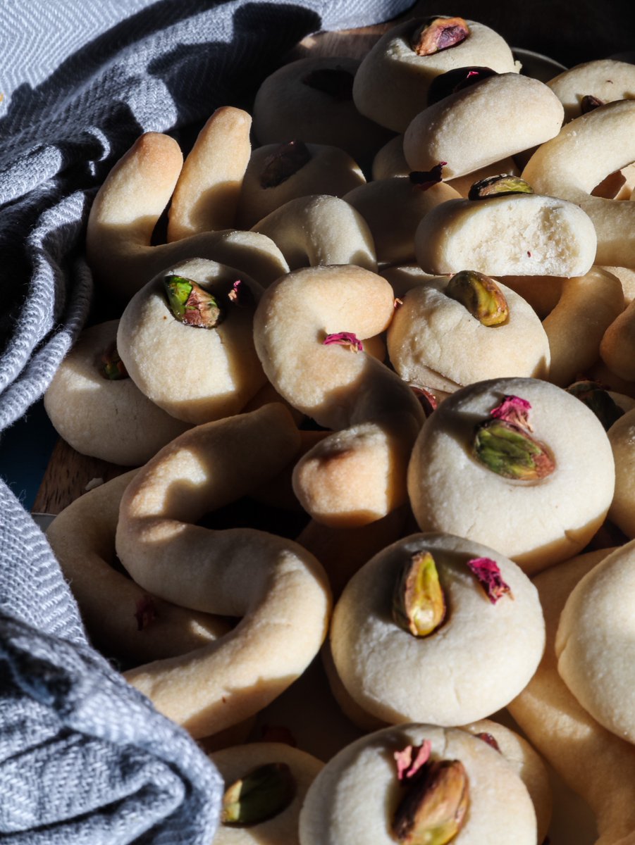 BestofVeganLLC's tweet photo. Learn how to make @plantbasedarab's #vegan Arabic shortbread cookies, Ghraybeh, topped with pistachios and flavoured with rosewater. RECIPE: https://t.co/GrZhwEDvsg https://t.co/LvVRGSadXJ