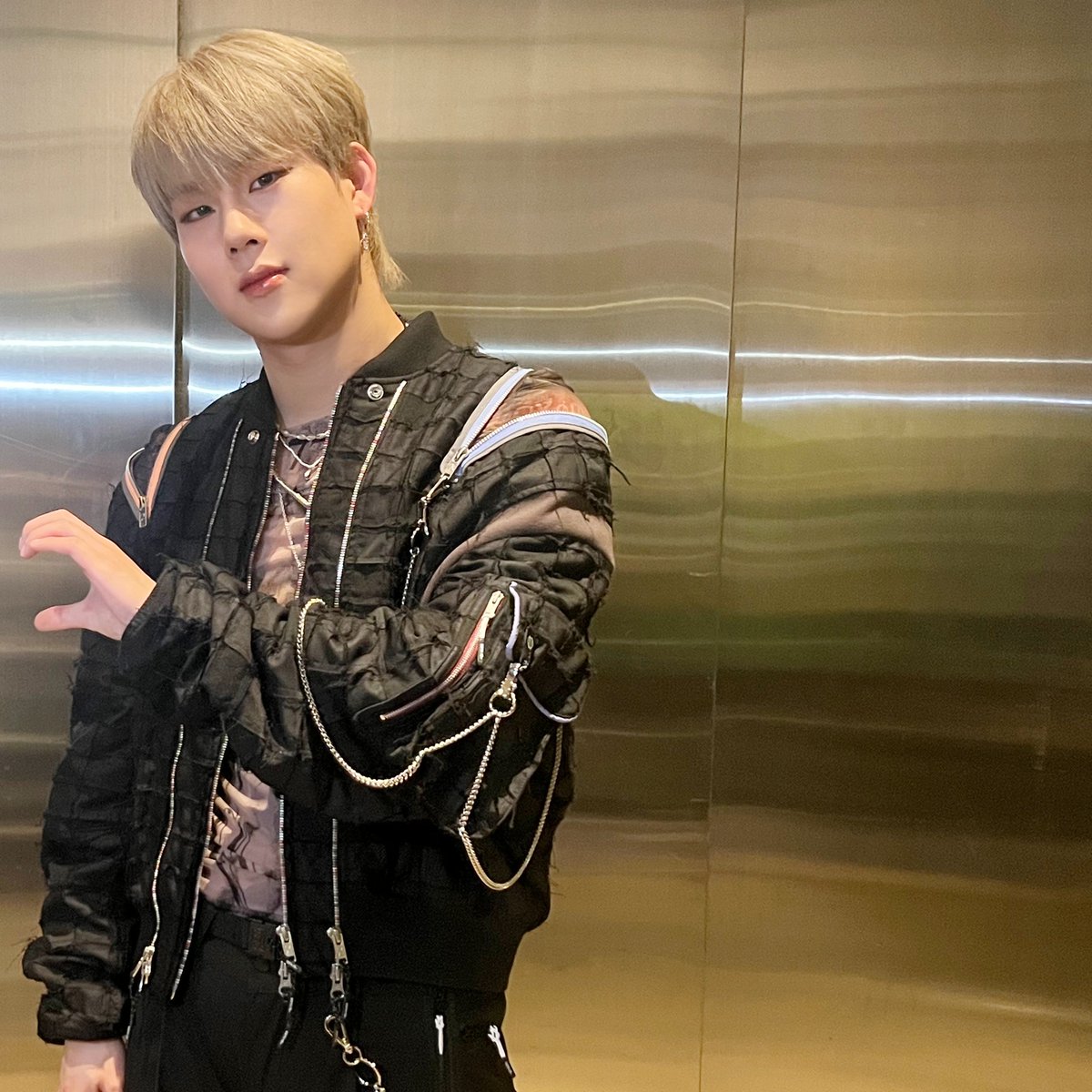 OfficialMONSTAX's tweet photo. 📸
230525 #몬스타엑스 #주헌
Mnet #엠카운트다운 완료 ✨

🔥JOOHONEY HOT DEBUT🔥
몬베베 솔로가수 주헌이의 프리덤으로
빠지실 준비 되셨나요?💦
이주헌! 몬베베! 자 유 롭 게 프 리 덤!

#JOOHONEY 
#MONSTA_X #MONSTAX 
#Mcountdown https://t.co/oEBGJh7TcI