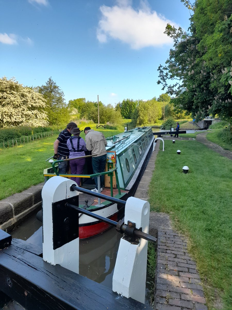 LNBP_Braunston's tweet photo. So this morning we were joined by James from @BBCNorthampton who came aboard to sample life on board Guinevere and the canals, and interview our crew for the Breakfast Show.
#boatsthattweet #grandunioncanal #communityboating #bbcnorthampton https://t.co/rTIrt6KCXp