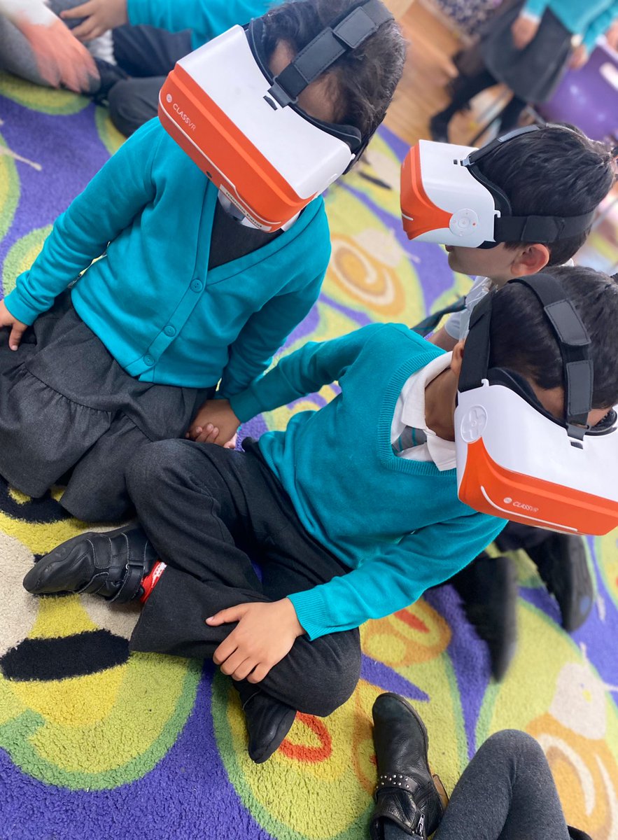 We love using our @ClassVR headsets to visit new places near and far! 🧡

Thank you @BBCLondonNews for making a virtual tour of #buckinghampalace for Year 1 to explore! 👑 

@arktindal #TeamTindal @ArkSchools #KS1 @JTraceyTindal