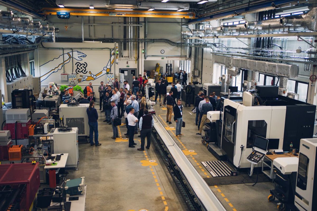 CEITEC_Brno's tweet image. At the beginning of May, we organized an event at @CEITEC_Brno @VUTvBrne in cooperation with @TMobile_CZE focused on #digitalization, #robotization and 5G up close 🦾
The programme included tour of our @RICAIP_EU Testbed Brno 👏🏻