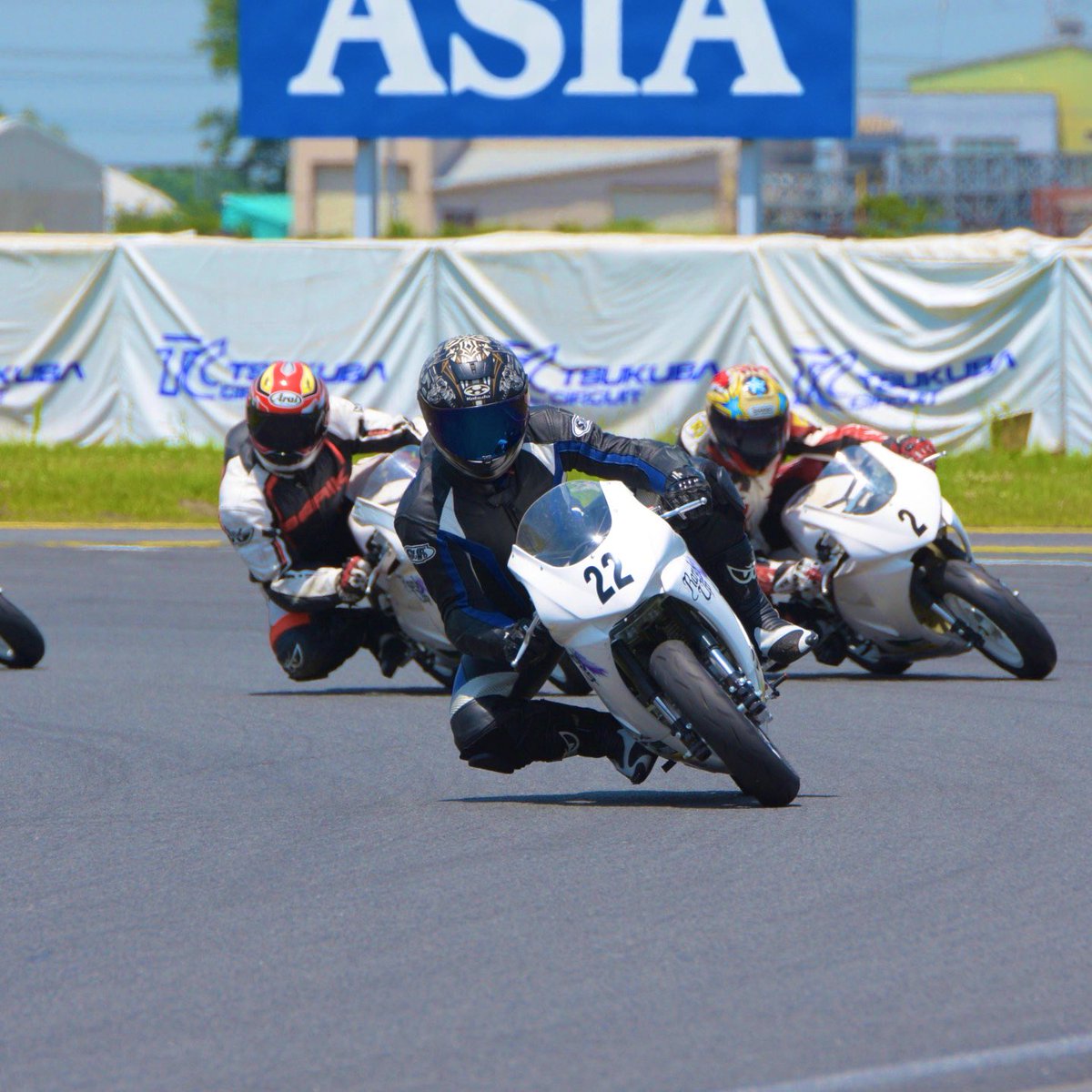 sv65013's tweet photo. 名前：нiяo
性別 : 男
年齢：43
住み : 湘南
車種：XSR900
好き：ワインディング、バイクレース(小型)、筋トレ
嫌い：タバコ吸いながら🛵乗ってるヤニカス
一言：去年から始めたバイクレース、楽しいしバイクスキルも上達出来て良き

#バイク乗りとして軽く自己紹介 
#バイク好きと繋がりたい
#XSR900 https://t.co/FnzvxBCUdB