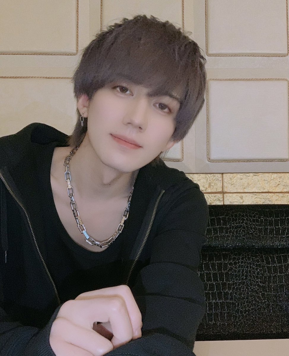 ruuuuuigd's tweet photo. 黒髪人生やめました。
2回目ブリーチしてシルバーにします

#美男美女さんと繋がりたい 
#自撮り界隈さんと繋がりたい 
#いいねした人全員フォローする 
#ホスト #すすきの #グルダン 
#歌舞伎町　#メン地下 #ジャニーズ https://t.co/b5xVdrjh0b