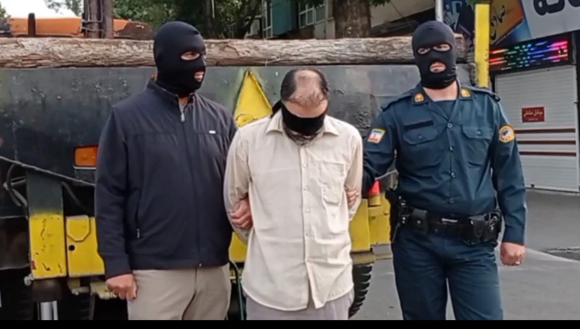 The Islamic regime of #Iran executed a man in public this morning. This barbaric act was done in the presence of #children! #StopExecutionsInIran @ha_fa54 @UNICEF @unicef_finland @ECPAT @CRINwire @PlanGlobal @BureauIBCR More here via @IHRights: iranhr.net/fa/articles/59…
